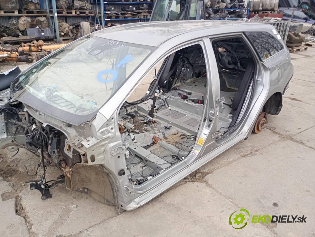 TOYOTA AURIS II Kombi 2017 73 kW 1.8 Hybrid (ZWE186_) 1798 karoséria ČTVRŤÁK: Blatník zad ľavy pravy prah strecha PODŁUŻNICA ľavy pravy