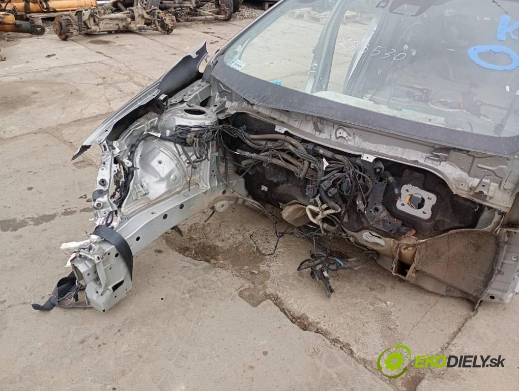 TOYOTA AURIS II Kombi 2017 73 kW 1.8 Hybrid (ZWE186_) 1798 karoséria ČTVRŤÁK: Blatník zad ľavy pravy prah strecha PODŁUŻNICA ľavy pravy