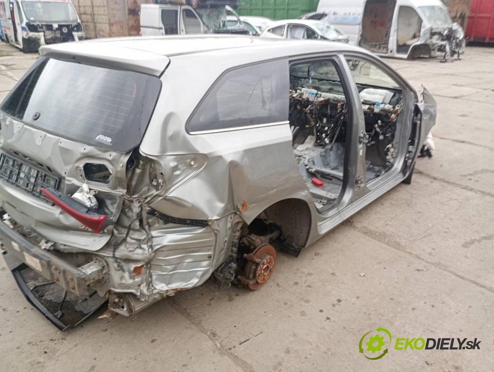 TOYOTA AURIS II Kombi 2017 73 kW 1.8 Hybrid (ZWE186_) 1798 karoséria ČTVRŤÁK: Blatník zad ľavy pravy prah strecha PODŁUŻNICA ľavy pravy