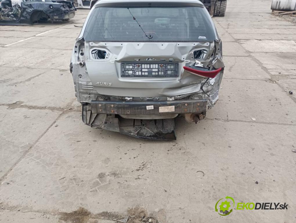 TOYOTA AURIS II Kombi 2017 73 kW 1.8 Hybrid (ZWE186_) 1798 karoséria ČTVRŤÁK: Blatník zad ľavy pravy prah strecha PODŁUŻNICA ľavy pravy