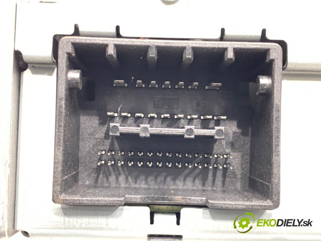 OPEL MERIVA B nadwozie wielkoprzestrzenne (MPV) 2015 88 kW 1.4 LPG (75) 1364 RADIO CQ-JG44F2GE (Audio zariadenie)