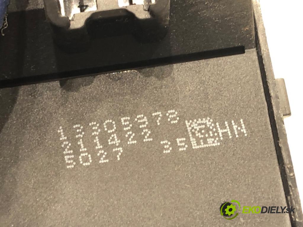 OPEL MERIVA B nadwozie wielkoprzestrzenne (MPV) 2015 88 kW 1.4 LPG (75) 1364 Prepínač okien 13305978 (Prepínacie páčky pod volantom)