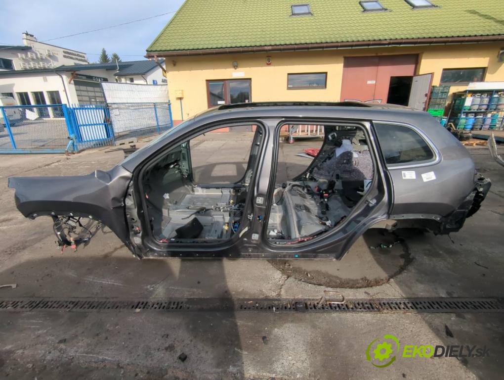 JEEP CHEROKEE KL SUV 2019 200 kW 3.2 V6 4x4 3239 karoséria ČTVRŤÁK: Blatník zad ľavy pravy prah strecha PODŁUŻNICA ľavy pravy