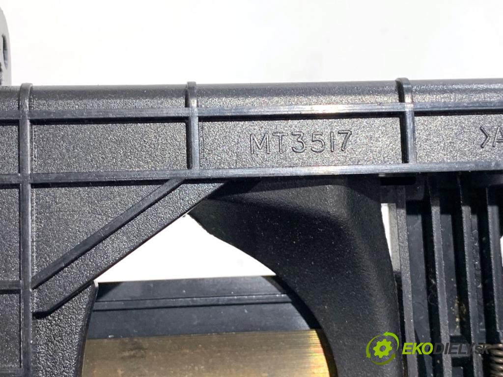 TOYOTA AVENSIS T25 liftback 2005 95 kW 1.8 (ZZT251_) 1794 Držiak na nápoje  (Držiak (úchyt) na nápoje)