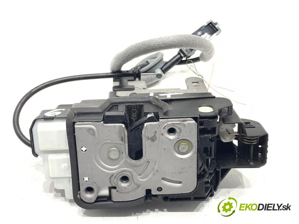 VOLVO V40 liftback 2015 88 kW D2 1969 zámok Dvere ľavy zad 31440397