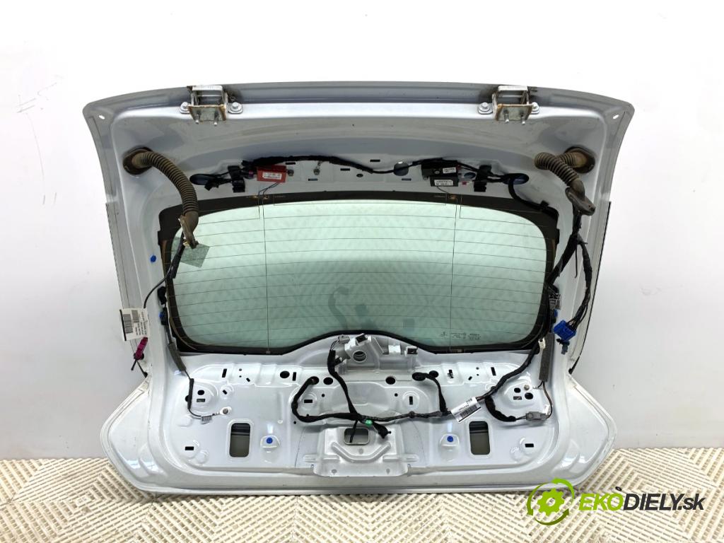 VOLVO V40 liftback 2015 88 kW D2 1969 kapota zad