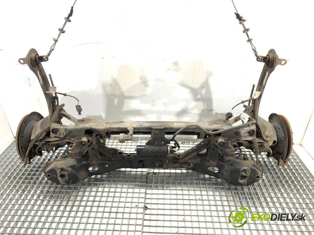 VOLVO V40 liftback 2015 88 kW D2 1969 Výstuha zad 31406223