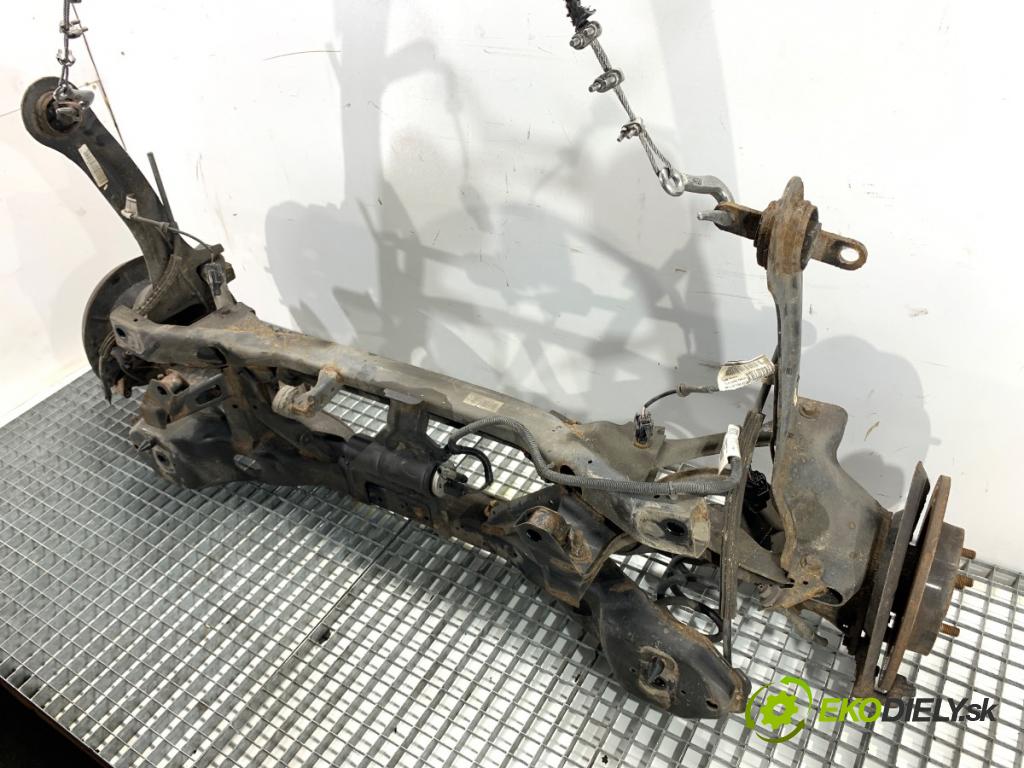 VOLVO V40 liftback 2015 88 kW D2 1969 Výstuha zad 31406223