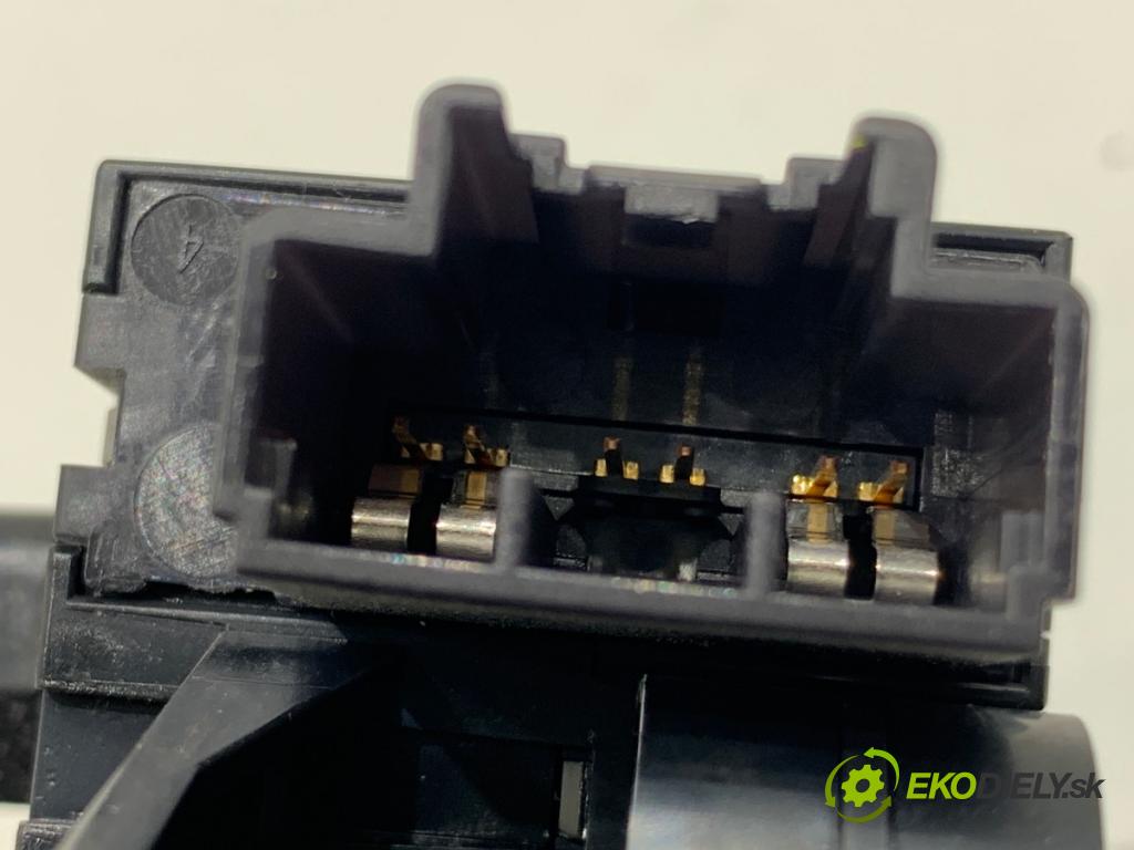 VOLVO V40 liftback 2015 88 kW D2 1969 kroužek slimák airbag AND761002D (Airbag)