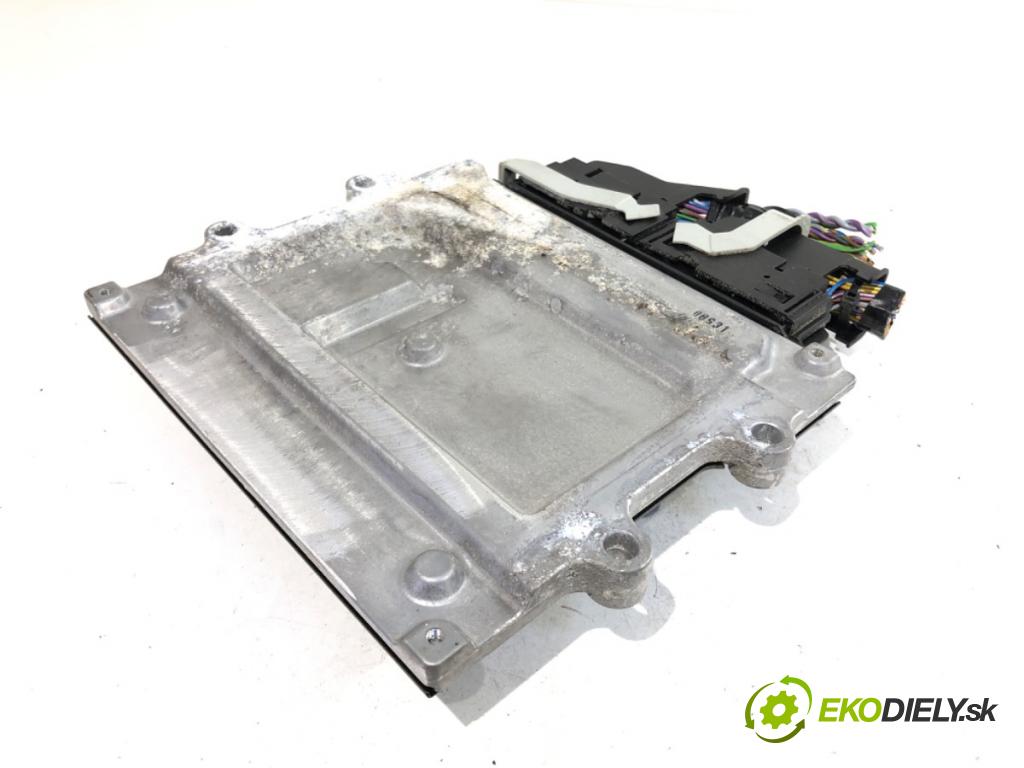 VOLVO V40 liftback 2015 88 kW D2 1969 riadiaca jednotka Motor 31452623 (Riadiaca jednotka)