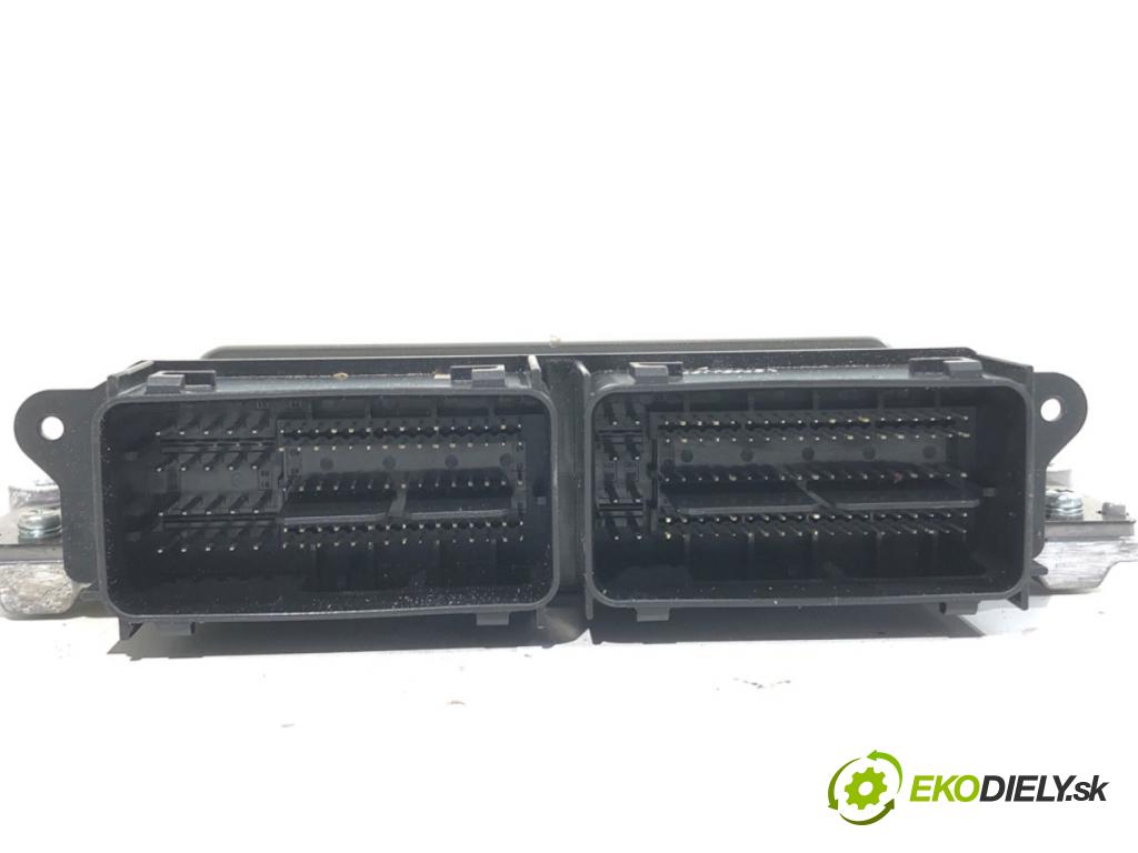 VOLVO V40 liftback 2015 88 kW D2 1969 riadiaca jednotka Motor 31452623 (Riadiaca jednotka)