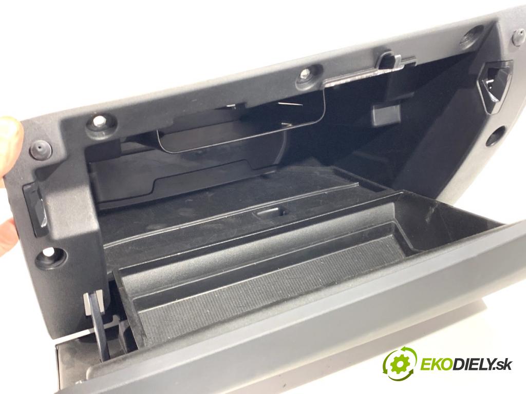 VOLVO V40 liftback 2015 88 kW D2 1969 Priehradka, kastlík spolujazdca 8632803 (Priehradka (kastlík))