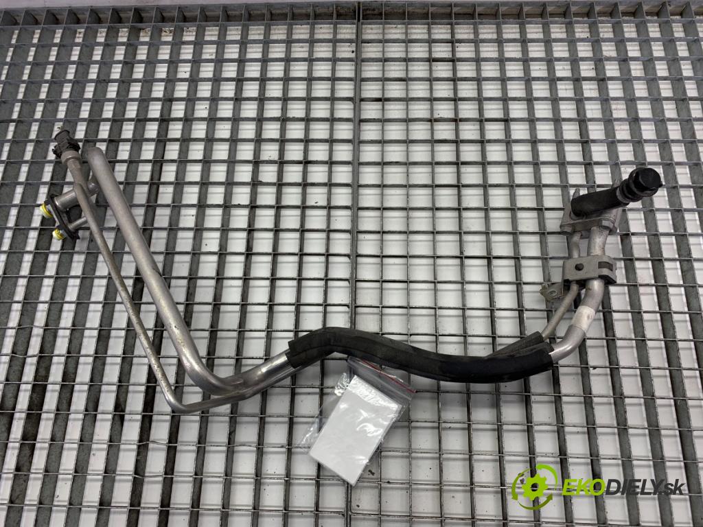 VOLVO V40 liftback 2015 88 kW D2 1969 rúrka klimatizace  (Trubka klimatizace)