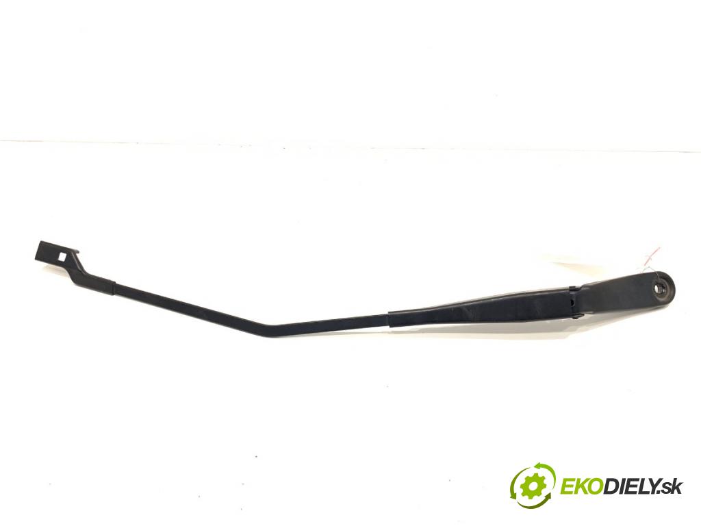 VOLVO V40 liftback 2015 88 kW D2 1969 Rameno stierače pravy predný 31276060