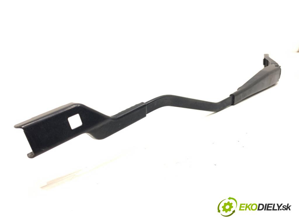 VOLVO V40 liftback 2015 88 kW D2 1969 Rameno stierače ľavy predný 31276059