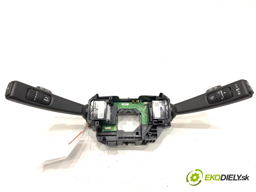 VOLVO V40 liftback 2015 88 kW D2 1969 Prepínač kombinovaný 31456030 (Prepínacie páčky pod volantom)