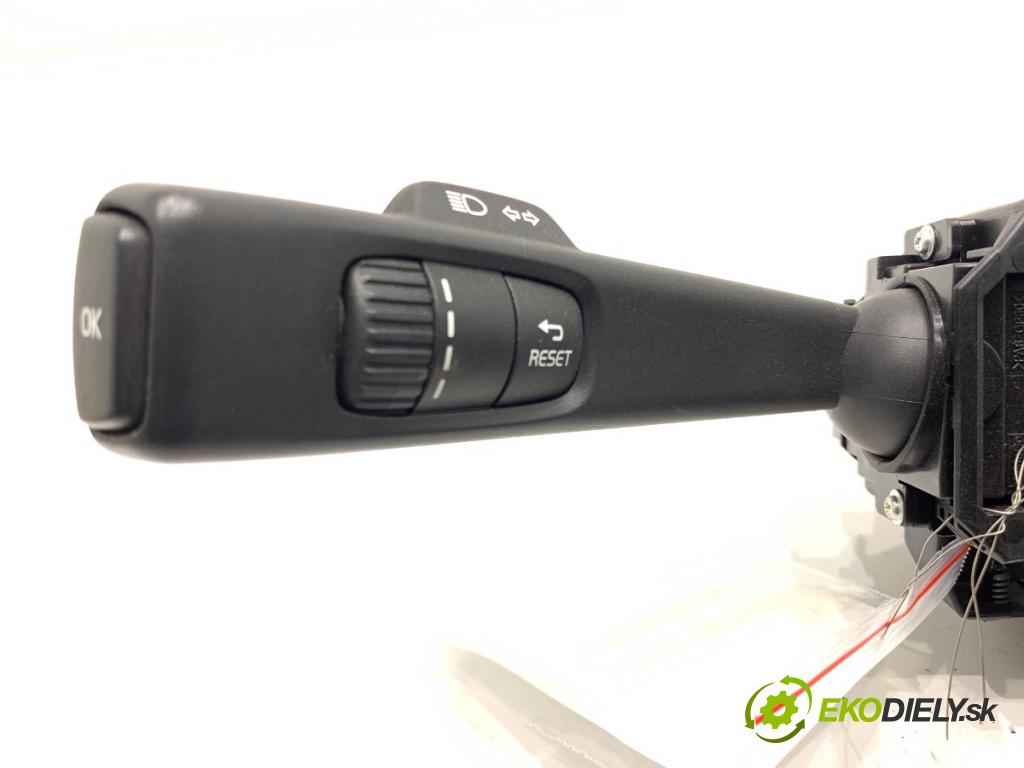 VOLVO V40 liftback 2015 88 kW D2 1969 Prepínač kombinovaný 31456030 (Prepínacie páčky pod volantom)