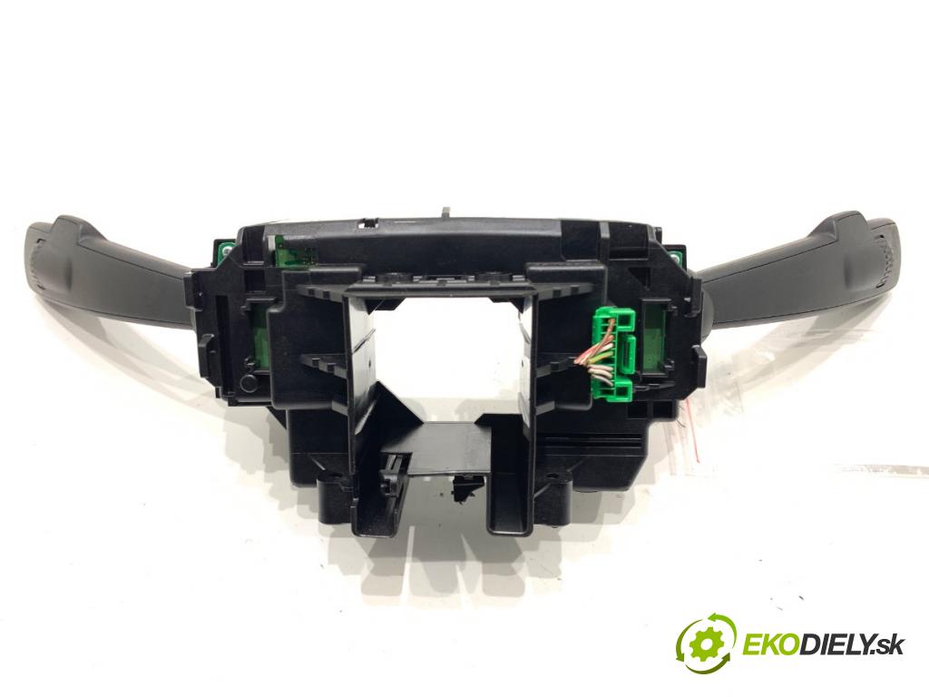 VOLVO V40 liftback 2015 88 kW D2 1969 Prepínač kombinovaný 31456030 (Prepínacie páčky pod volantom)