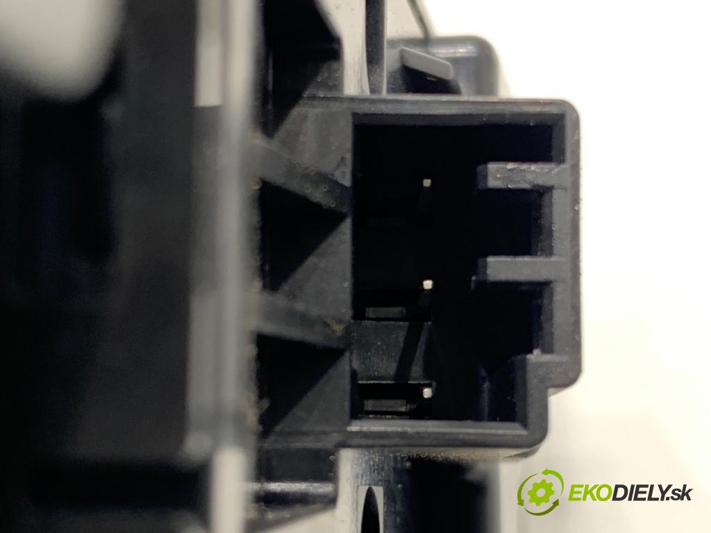 VOLVO V40 liftback 2015 88 kW D2 1969 Prepínač okien 31376495 (Prepínacie páčky pod volantom)