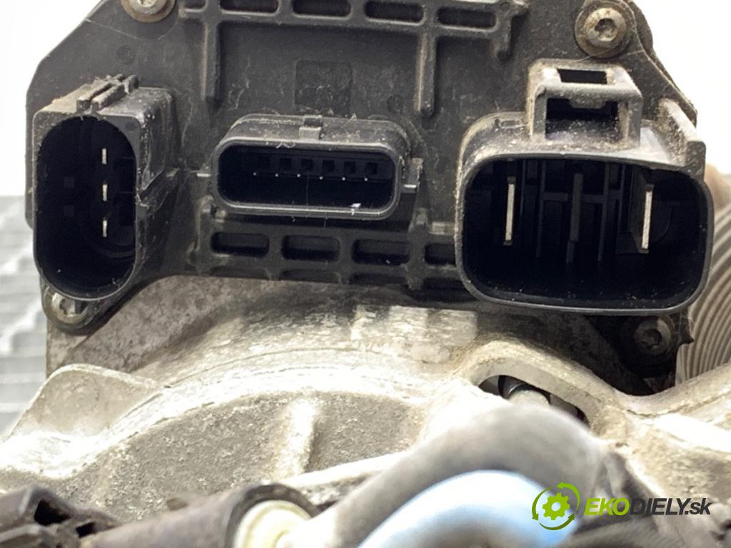 VOLVO V40 liftback 2015 88 kW D2 1969 řízení (Řízení)