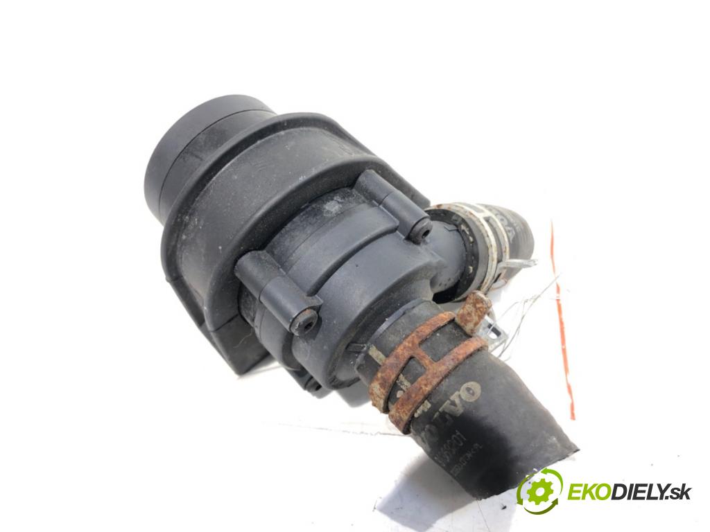 VOLVO V40 liftback 2015 88 kW D2 1969 DALŠÍ: pumpa vody 31320347 (Vodní pumpa)