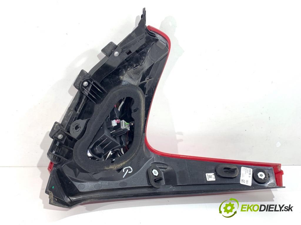 VOLVO V40 liftback 2015 88 kW D2 1969 Svetlo pravy zad 31395845