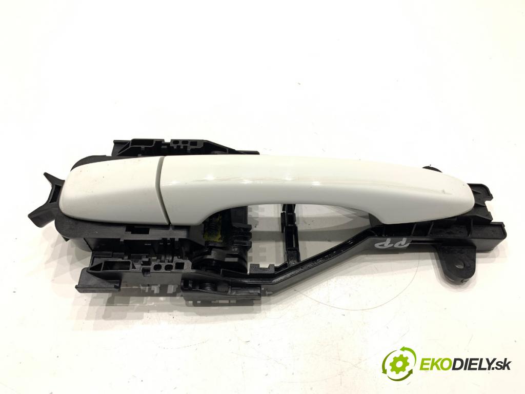 VOLVO V40 liftback 2015 88 kW D2 1969 Kľučka vonkajšia pravy predný 31440085