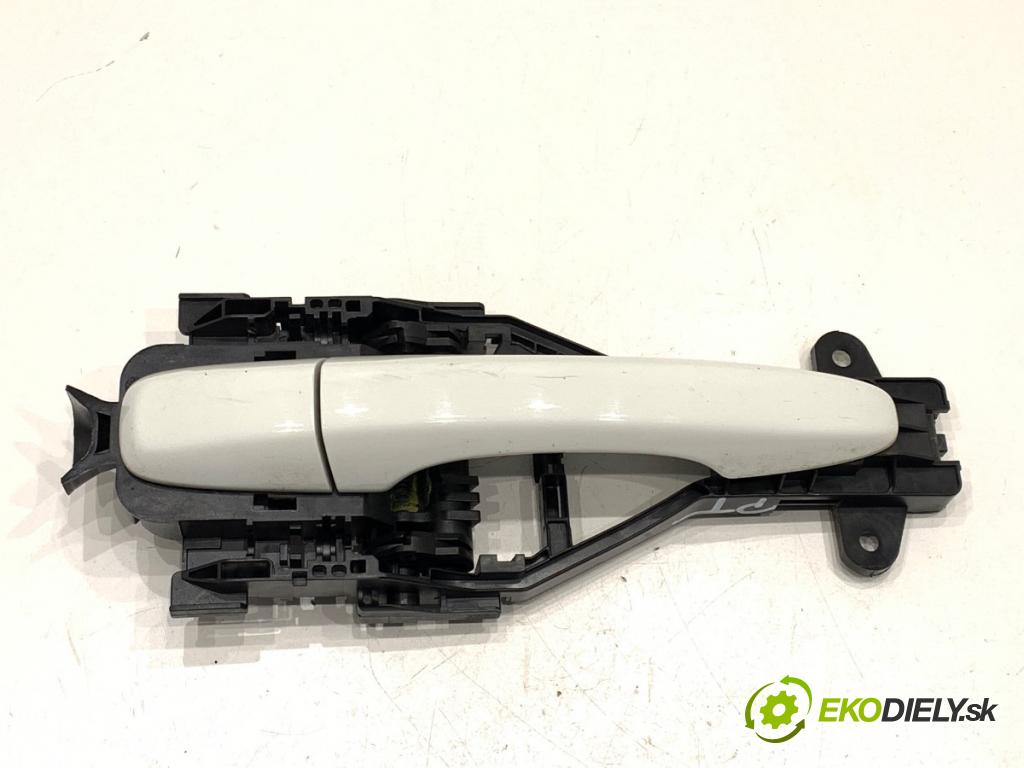 VOLVO V40 liftback 2015 88 kW D2 1969 Kľučka vonkajšia pravy zad 