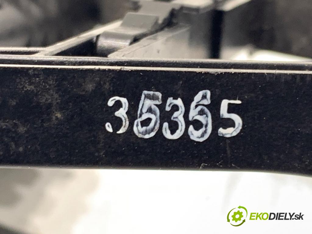 VOLVO V40 liftback 2015 88 kW D2 1969 Kľučka vonkajšia pravy zad