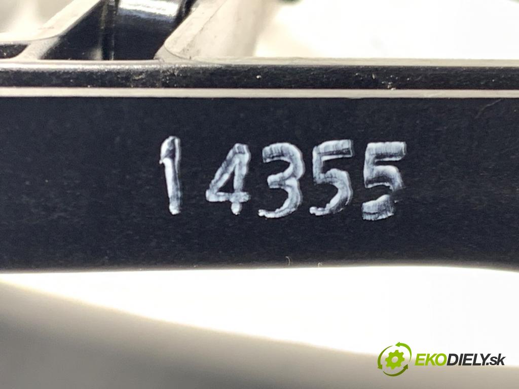 VOLVO V40 liftback 2015 88 kW D2 1969 Kľučka vonkajšia ľavy zad