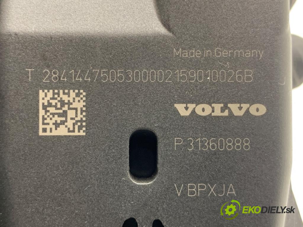 VOLVO V40 liftback 2015 88 kW D2 1969 KAMERA P31360888