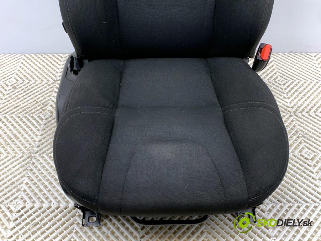 VOLVO V40 liftback 2015 88 kW D2 1969 Sedadlo pravy predný