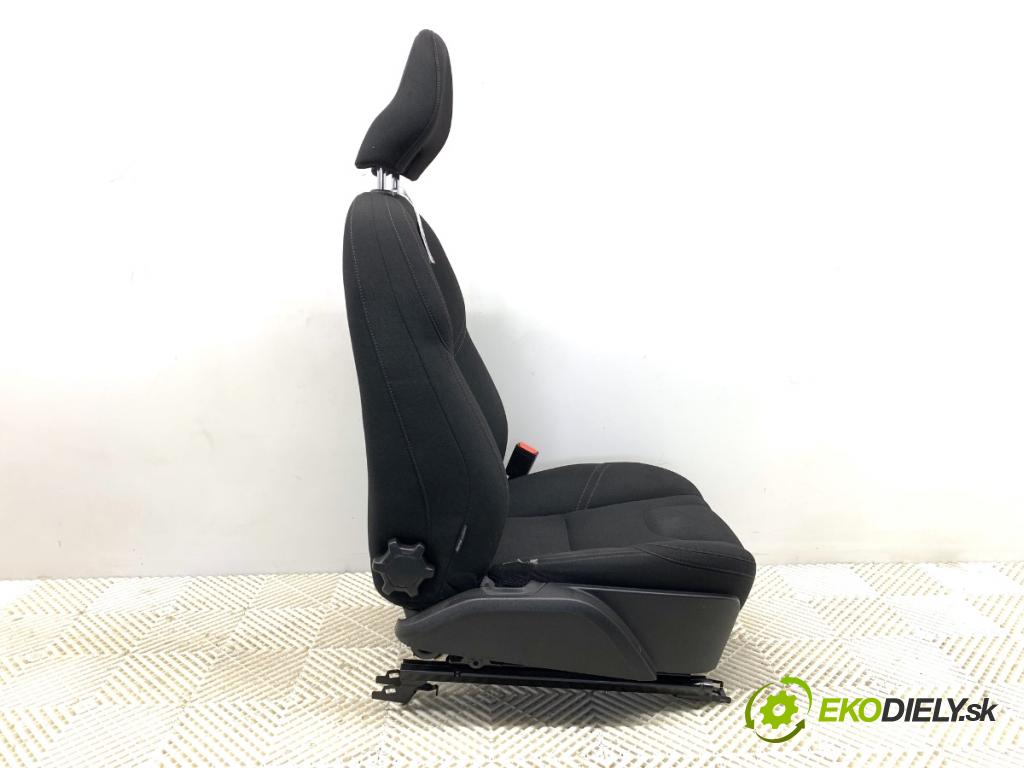 VOLVO V40 liftback 2015 88 kW D2 1969 Sedadlo pravy predný