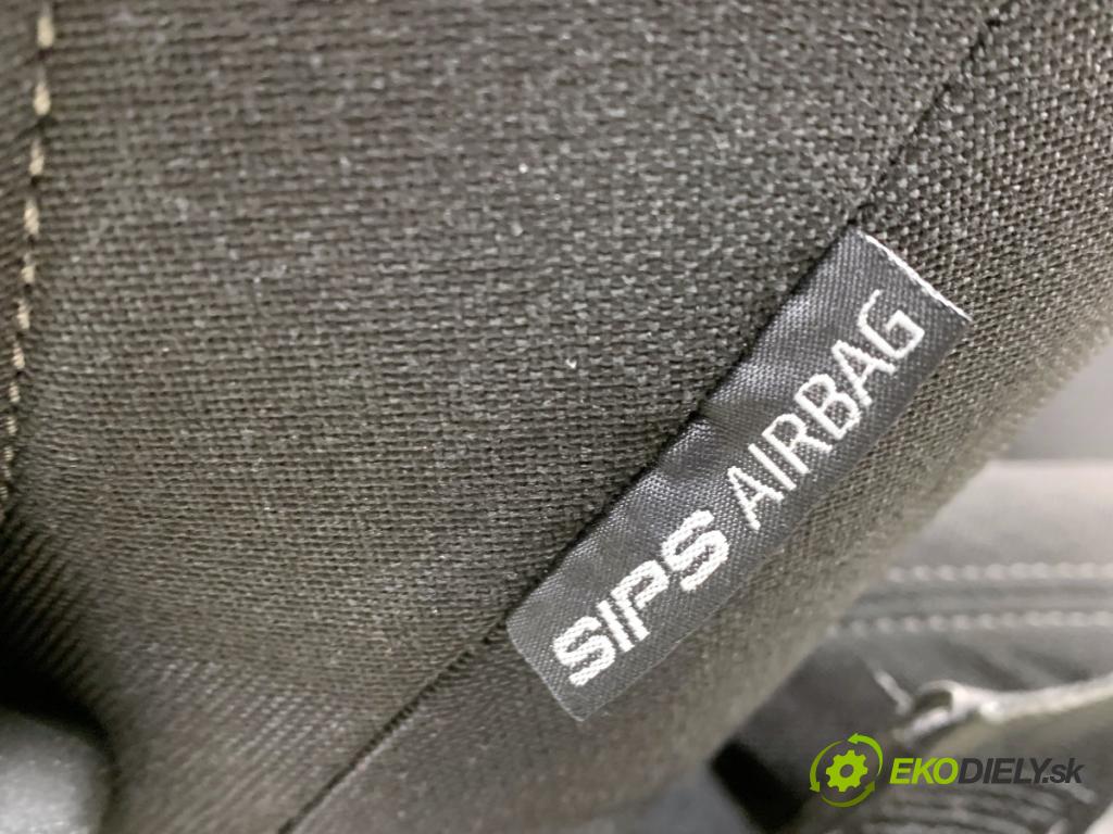VOLVO V40 liftback 2015 88 kW D2 1969 Sedadlo pravy predný