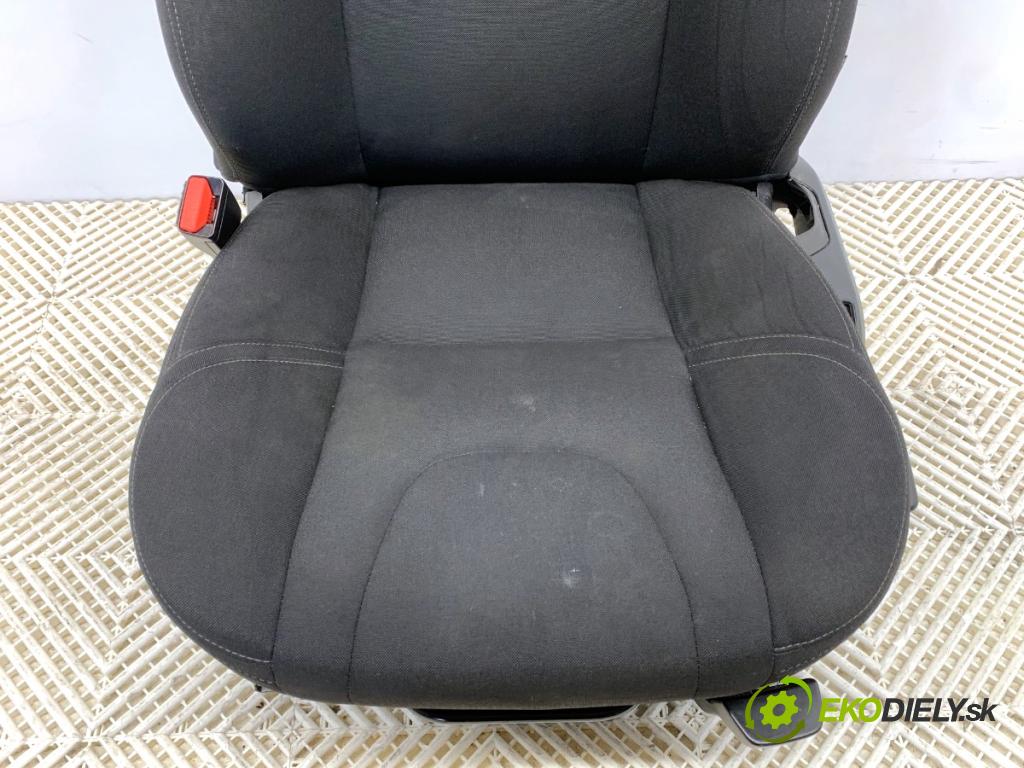 VOLVO V40 liftback 2015 88 kW D2 1969 Sedadlo ľavy predný