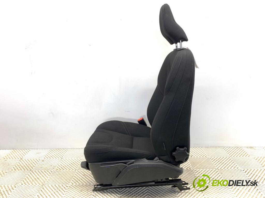 VOLVO V40 liftback 2015 88 kW D2 1969 Sedadlo ľavy predný