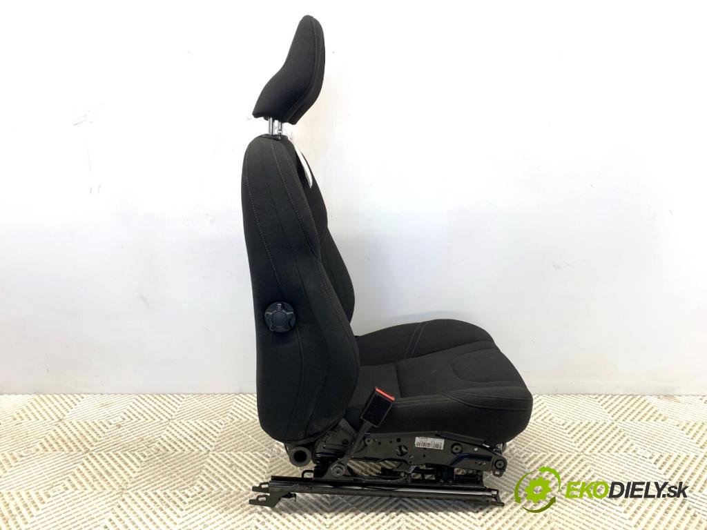VOLVO V40 liftback 2015 88 kW D2 1969 Sedadlo ľavy predný