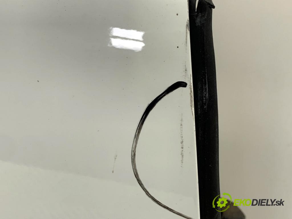 VOLVO V40 liftback 2015 88 kW D2 1969 Dvere pravy predný