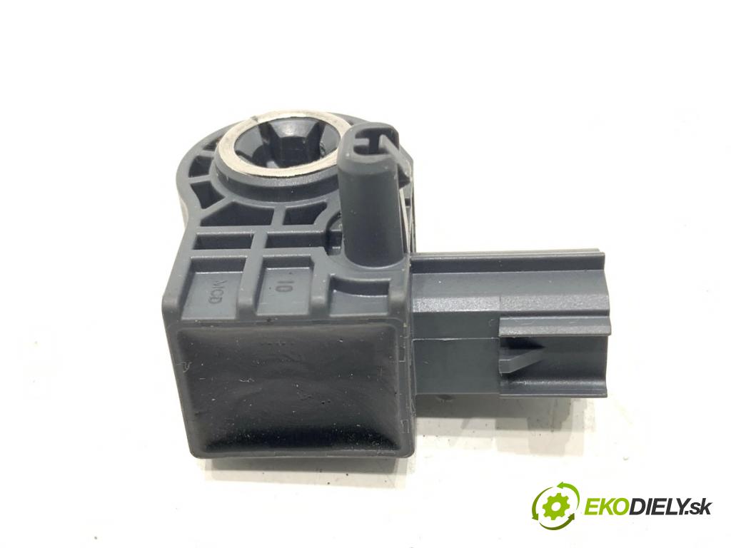 VOLVO V40 liftback 2015 88 kW D2 1969 Snímač nárazu 31387891 (Snímač nárazu)