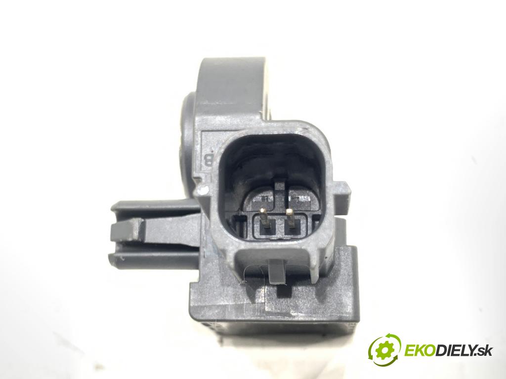 VOLVO V40 liftback 2015 88 kW D2 1969 Snímač nárazu 31387891 (Snímač nárazu)