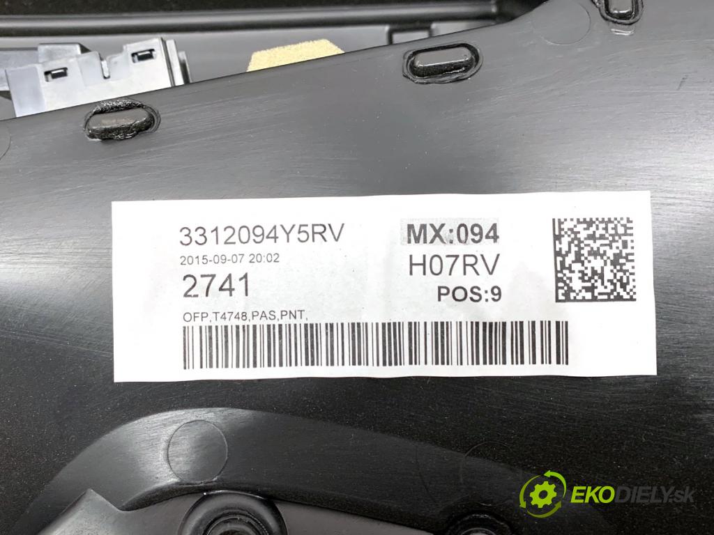VOLVO V40 liftback 2015 88 kW D2 1969 čalúnenie Dvere pravy predný