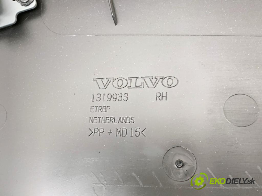 VOLVO V40 liftback 2015 88 kW D2 1969 čalúnenie Dvere pravy predný