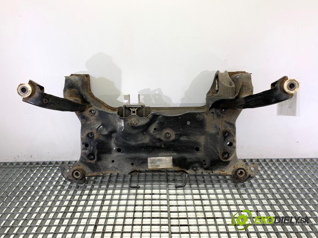 VOLVO V40 liftback 2015 88 kW D2 1969 výztuha pod motor  (Přední výztuha)