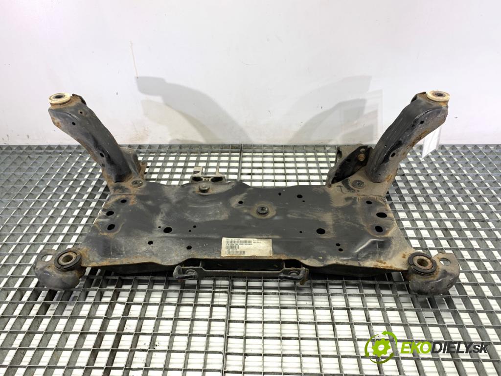 VOLVO V40 liftback 2015 88 kW D2 1969 výztuha pod motor  (Přední výztuha)