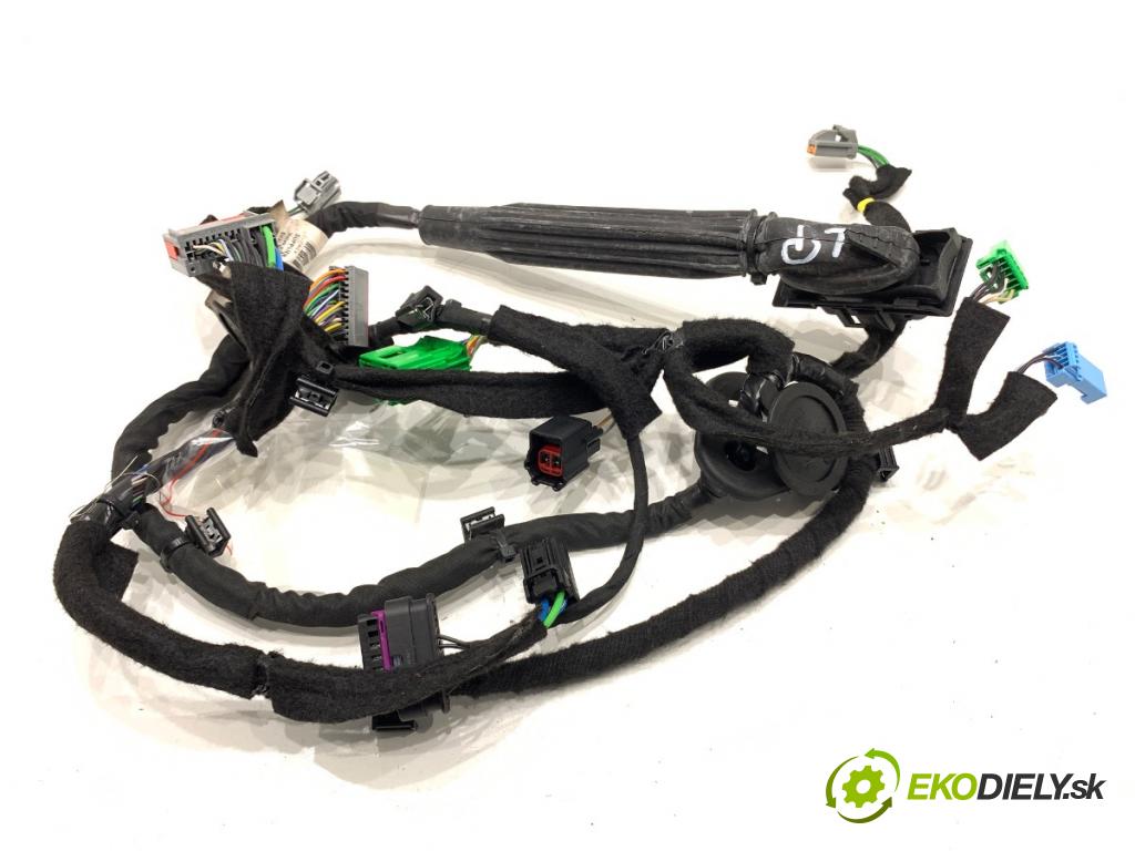 VOLVO V40 liftback 2015 88 kW D2 1969 káblovačka dveře přední část levý 31334092