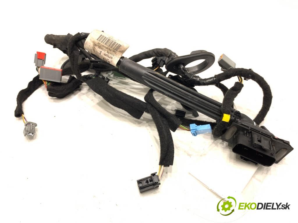 VOLVO V40 liftback 2015 88 kW D2 1969 Káblovačka Dvere predný pravy 31334104