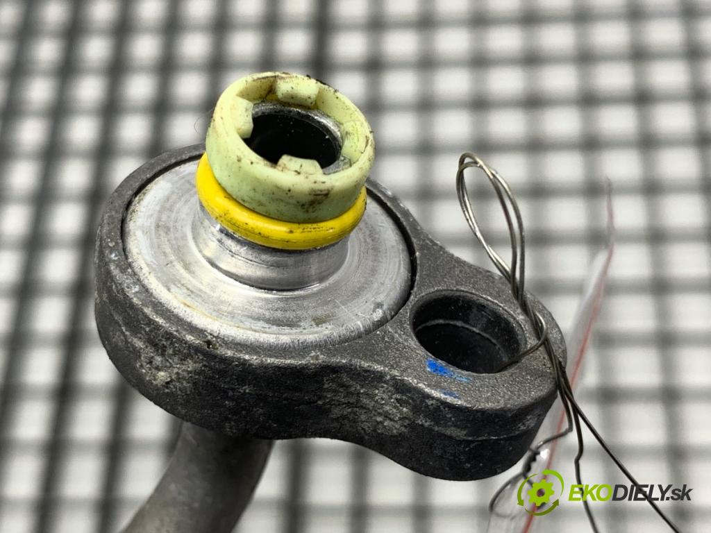 VOLVO V40 liftback 2015 88 kW D2 1969 rúrka klimatizace  (Trubka klimatizace)