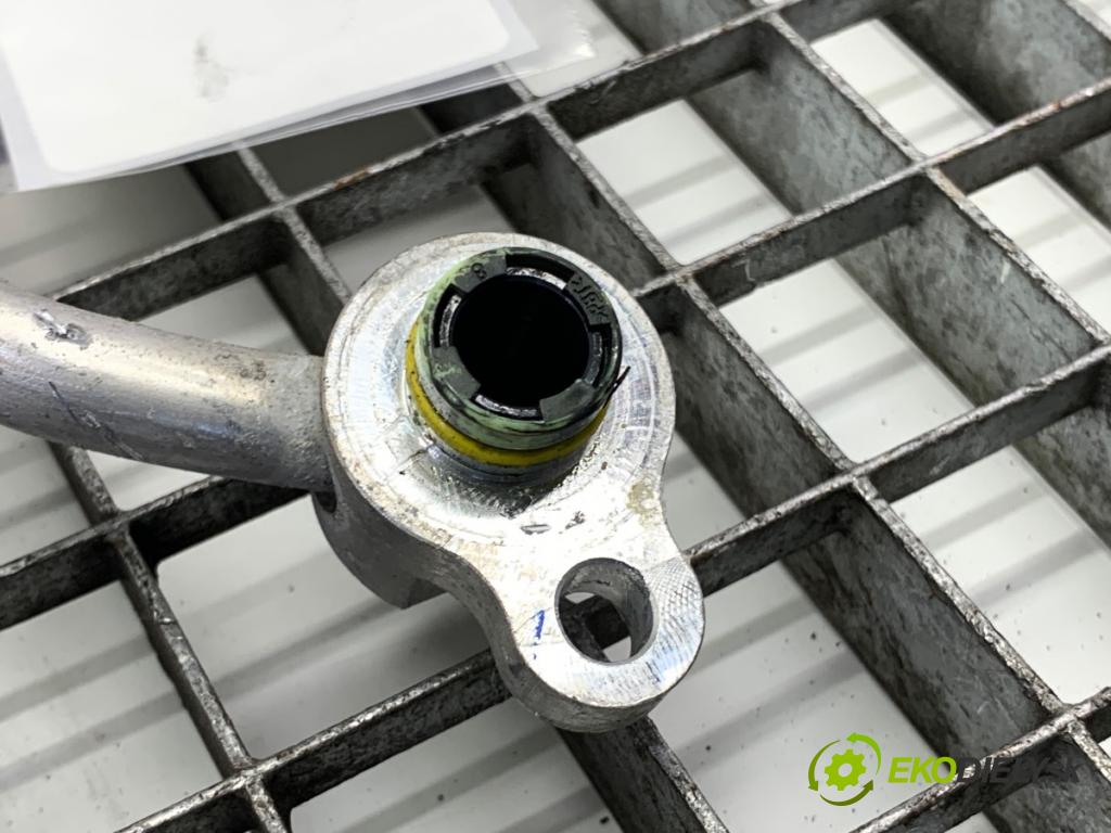 VOLVO V40 liftback 2015 88 kW D2 1969 rúrka klimatizace 31455316 (Trubka klimatizace)