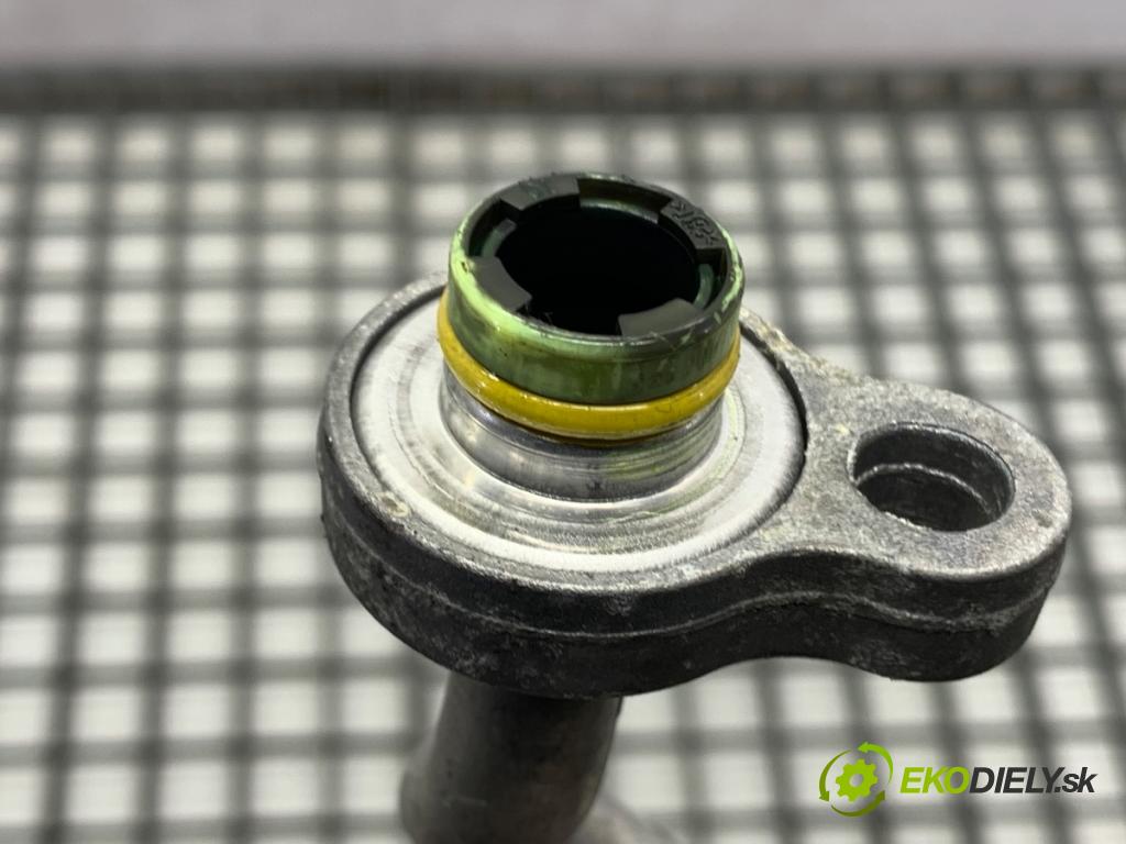 VOLVO V40 liftback 2015 88 kW D2 1969 rúrka klimatizace 31455316 (Trubka klimatizace)