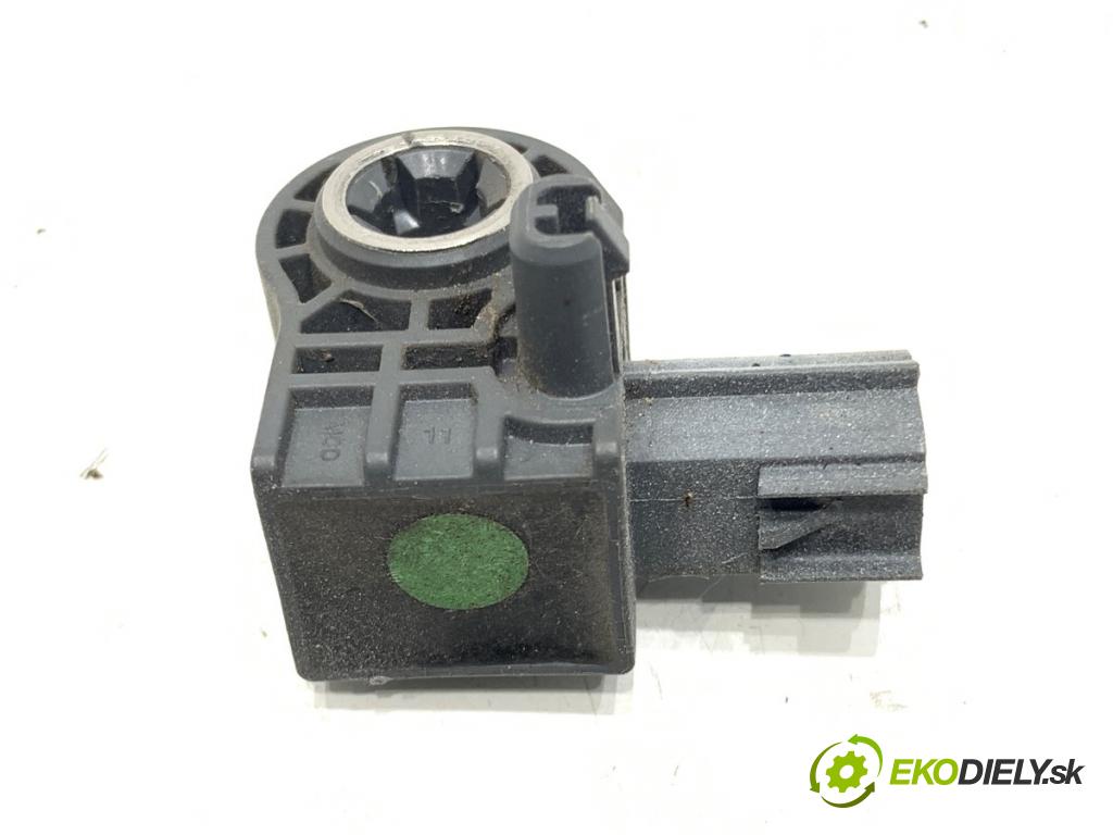 VOLVO V40 liftback 2015 88 kW D2 1969 Snímač nárazu 31387891 (Snímač nárazu)